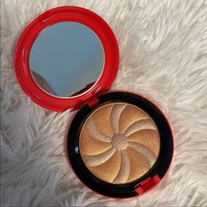 MAC Step Bright Up Highlighter